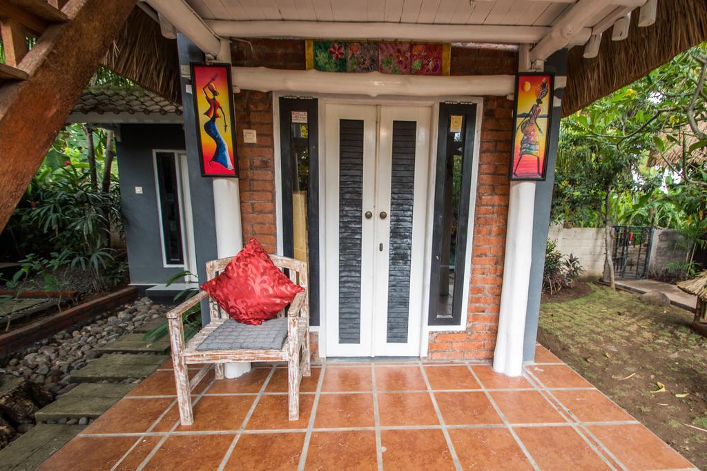 Hobbit'S House Homestay Banyuwedang Exterior foto