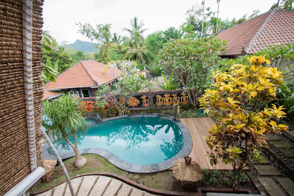 Hobbit'S House Homestay Banyuwedang Exterior foto