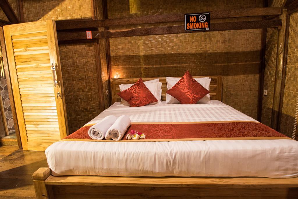 Hobbit'S House Homestay Banyuwedang Exterior foto