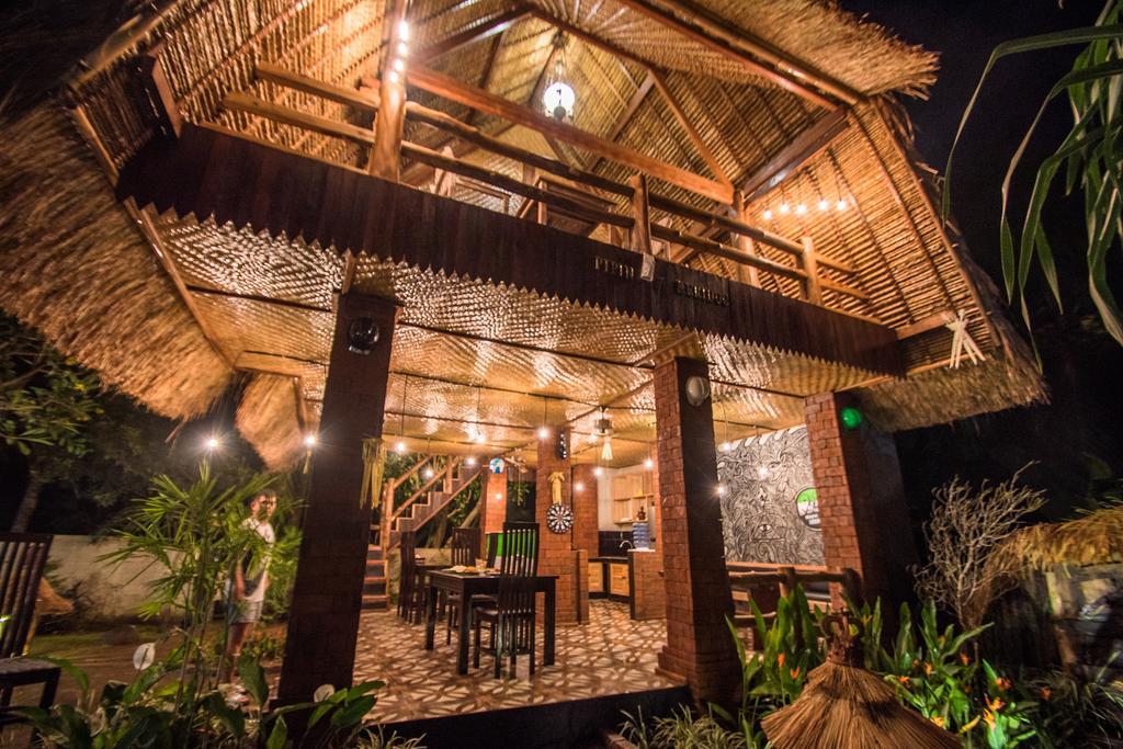 Hobbit'S House Homestay Banyuwedang Exterior foto