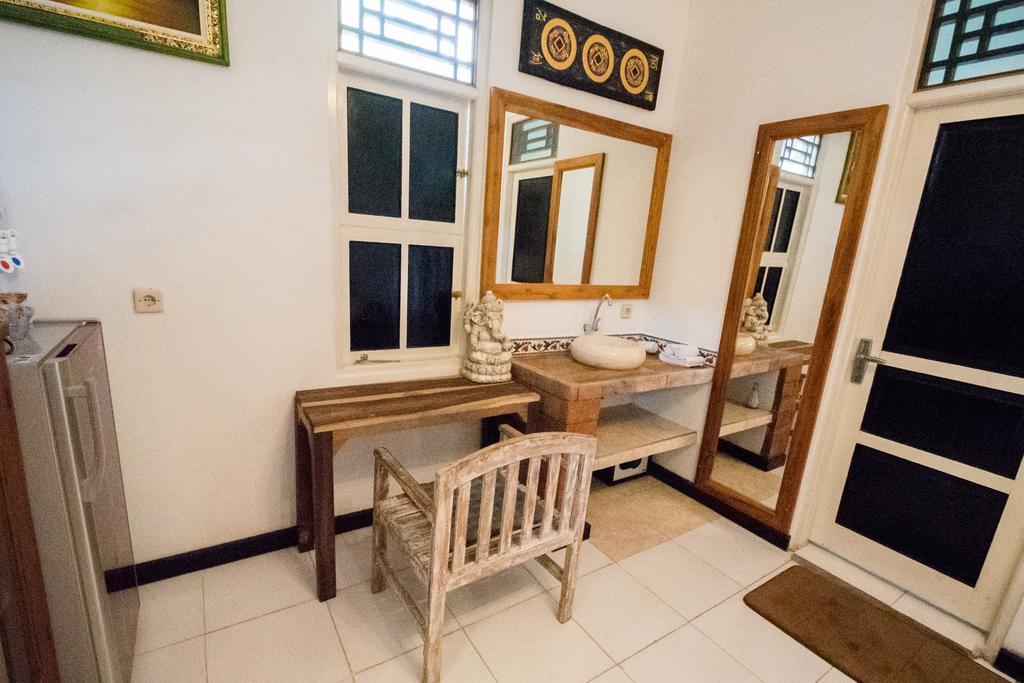 Hobbit'S House Homestay Banyuwedang Exterior foto