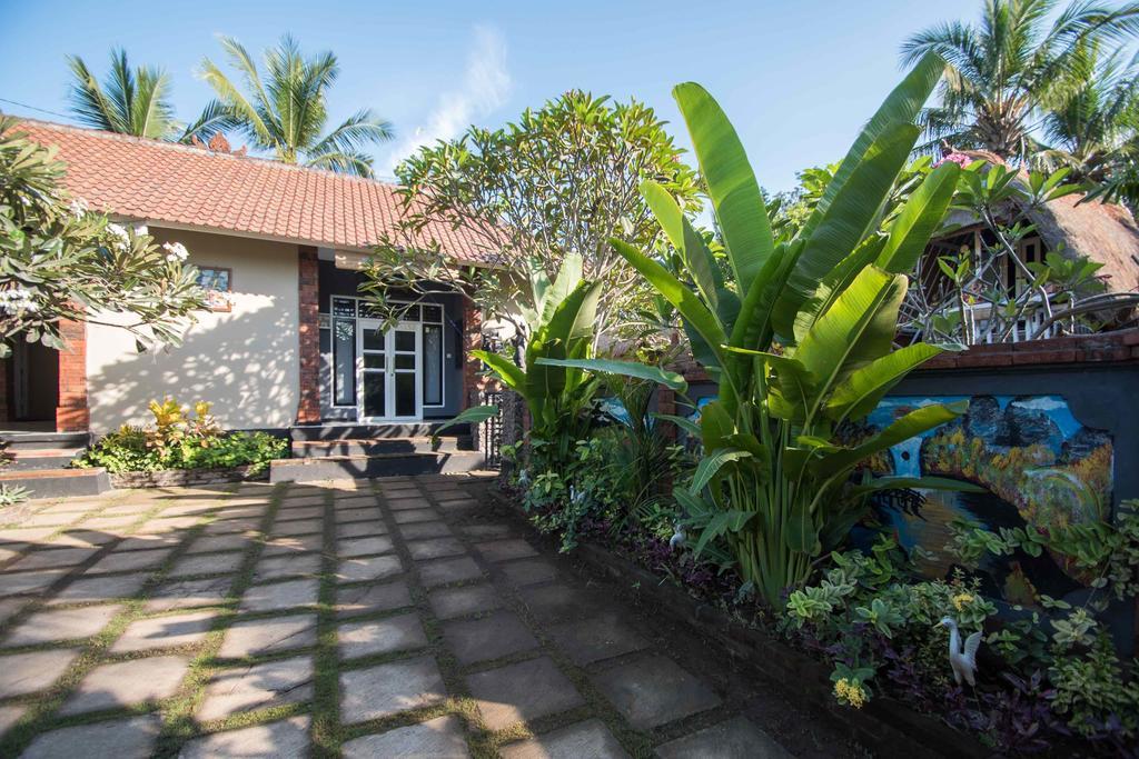 Hobbit'S House Homestay Banyuwedang Exterior foto