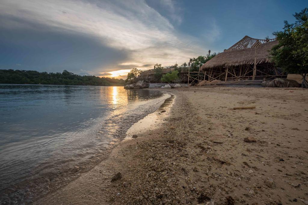Hobbit'S House Homestay Banyuwedang Exterior foto