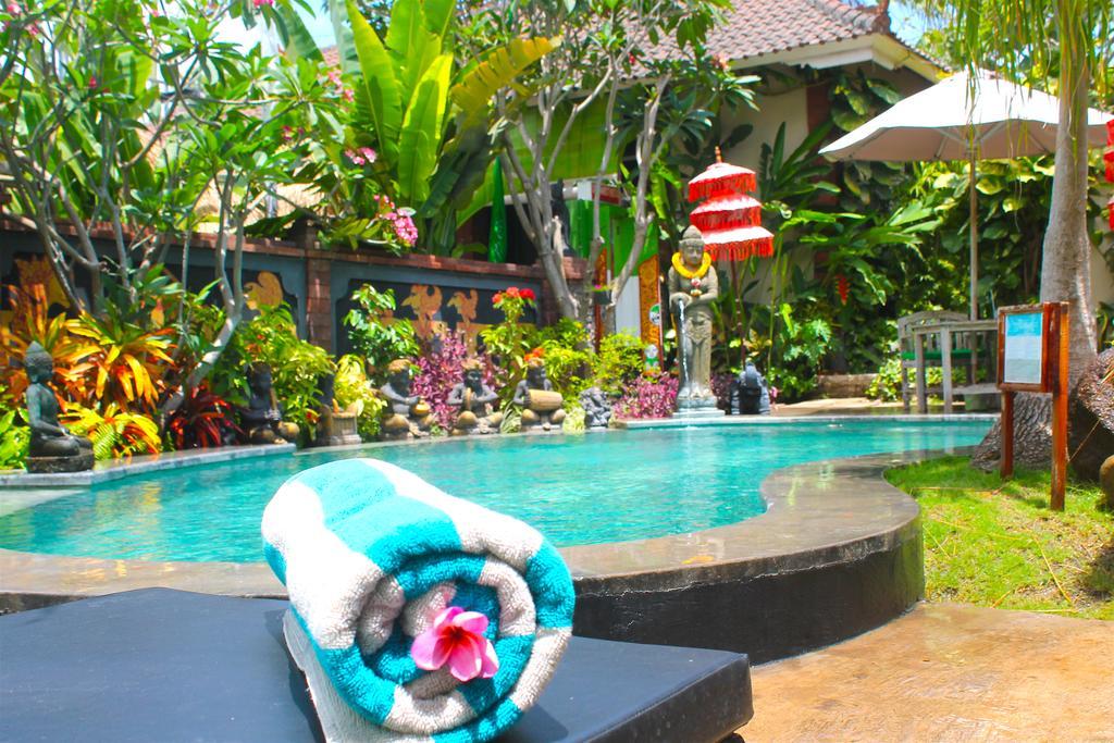 Hobbit'S House Homestay Banyuwedang Exterior foto