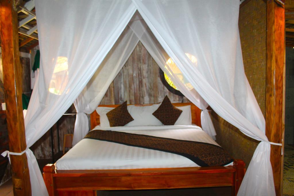Hobbit'S House Homestay Banyuwedang Exterior foto