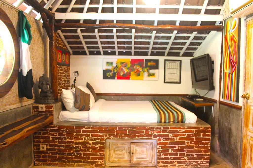 Hobbit'S House Homestay Banyuwedang Exterior foto