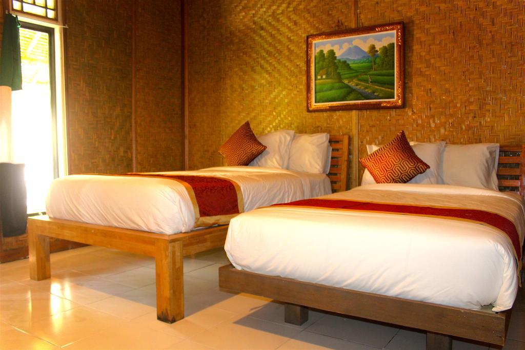 Hobbit'S House Homestay Banyuwedang Exterior foto