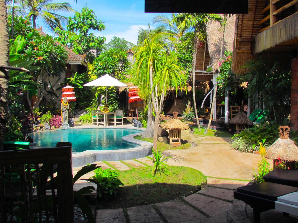 Hobbit'S House Homestay Banyuwedang Exterior foto